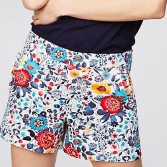 Loft Ruffle Pocket Floral Shorts - Picture 2 of 9